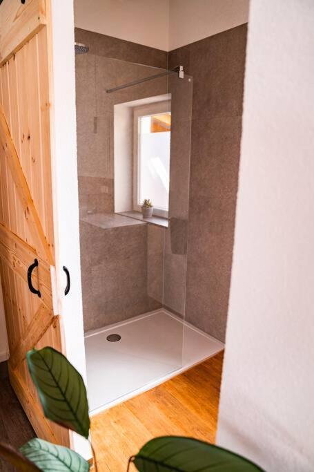 Neu Renoviertes Ferienhaus/Wohnunng Kleine Auszeit Sonnenbühl Extérieur photo