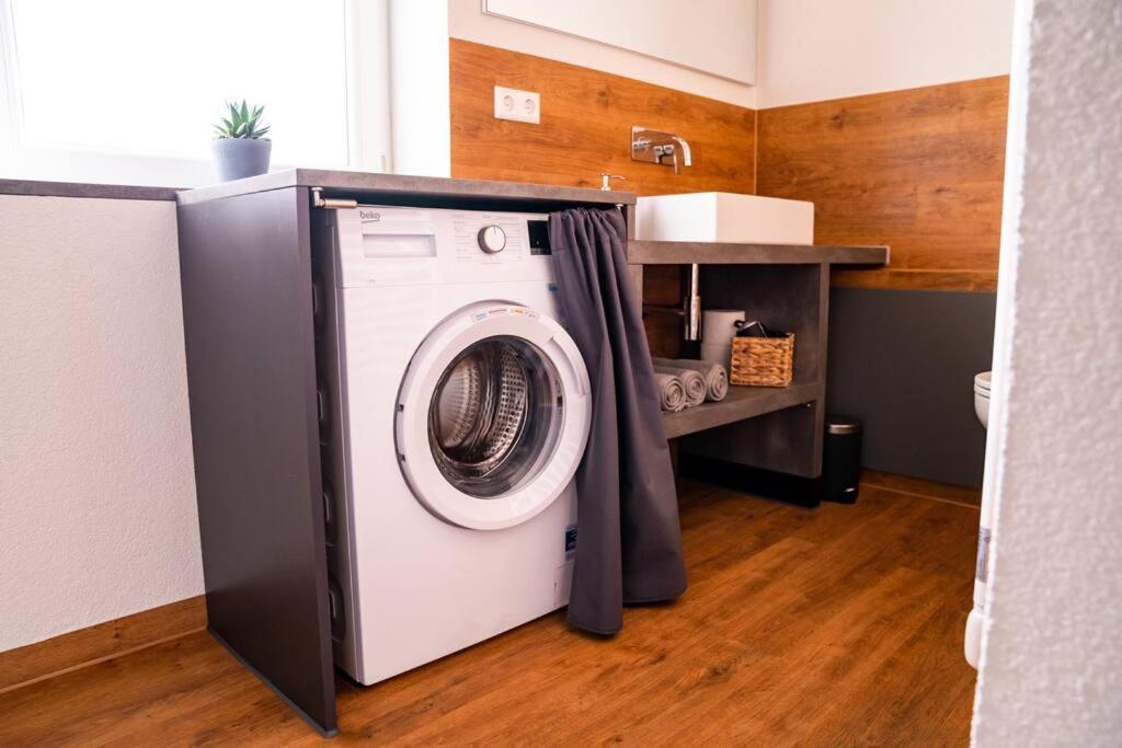 Neu Renoviertes Ferienhaus/Wohnunng Kleine Auszeit Sonnenbühl Extérieur photo