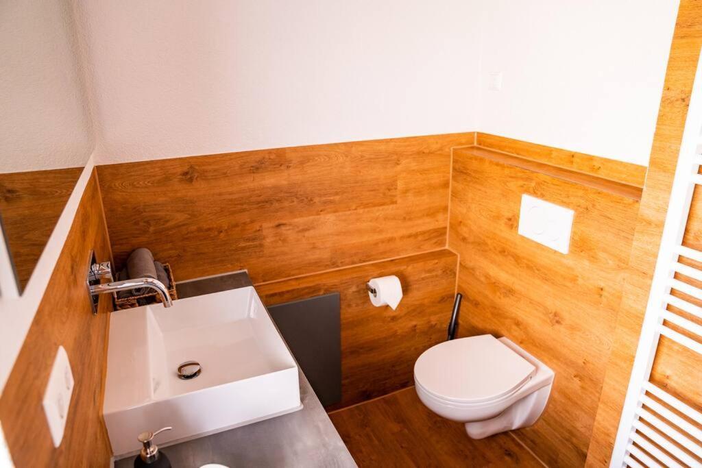 Neu Renoviertes Ferienhaus/Wohnunng Kleine Auszeit Sonnenbühl Extérieur photo
