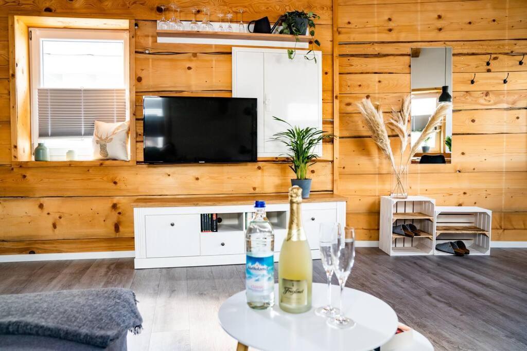 Neu Renoviertes Ferienhaus/Wohnunng Kleine Auszeit Sonnenbühl Extérieur photo
